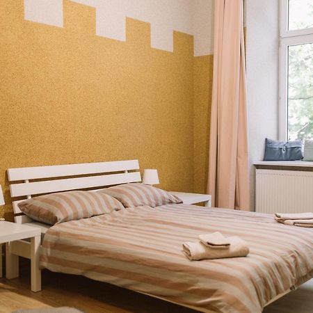 West13 Guest Rooms Красков Екстериор снимка
