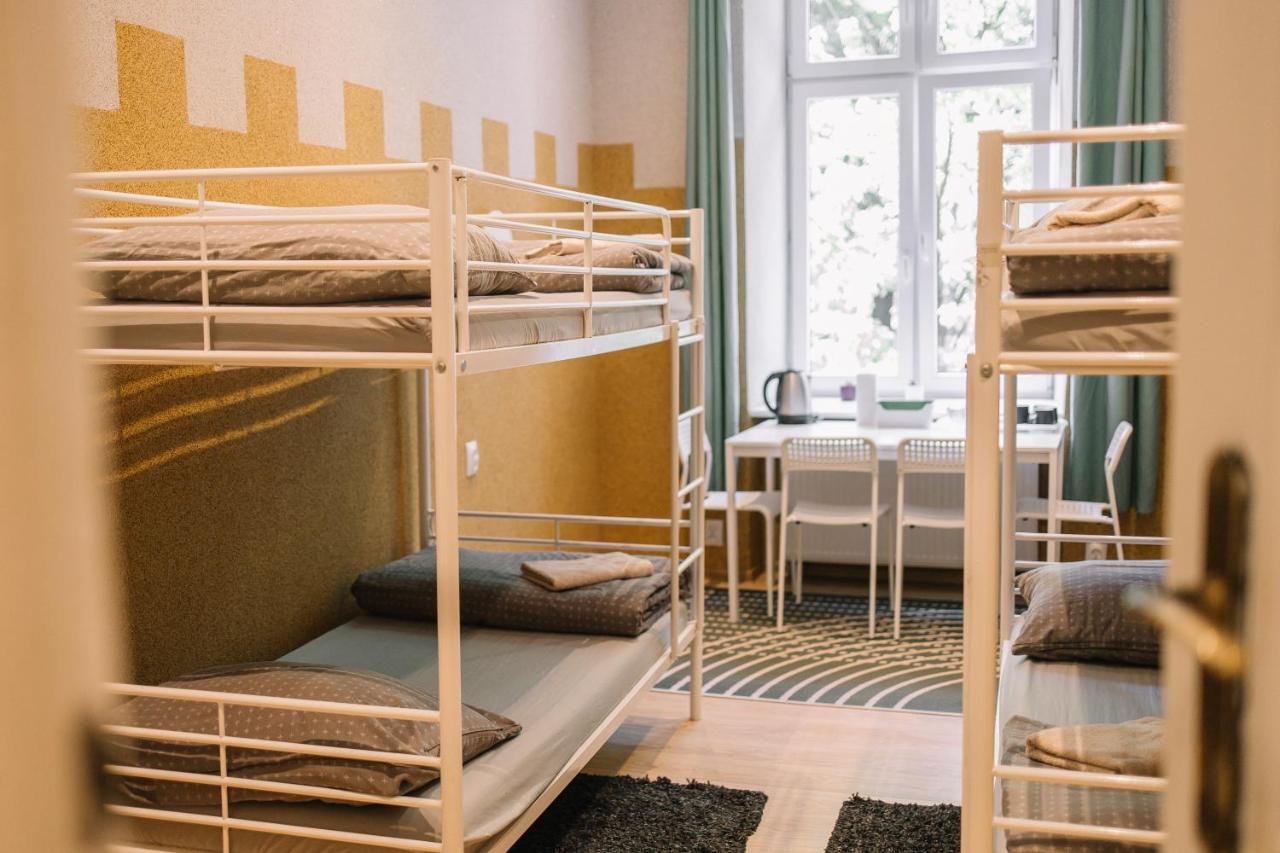 West13 Guest Rooms Красков Екстериор снимка