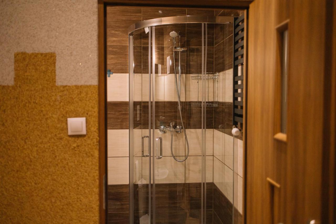 West13 Guest Rooms Красков Екстериор снимка