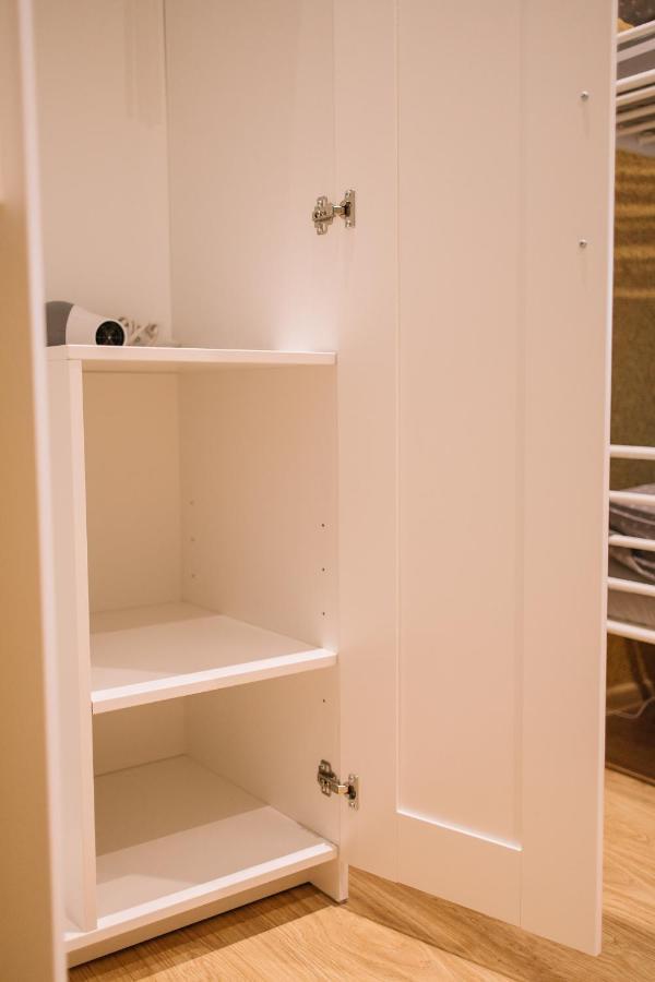 West13 Guest Rooms Красков Екстериор снимка