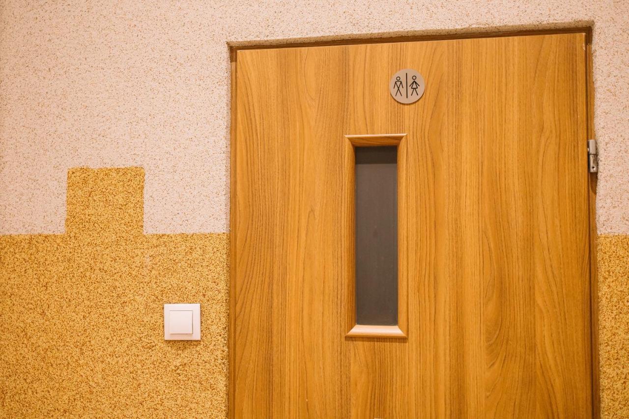 West13 Guest Rooms Красков Екстериор снимка