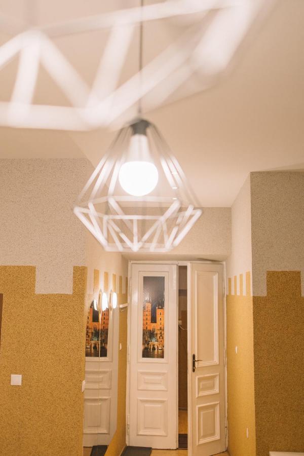 West13 Guest Rooms Красков Екстериор снимка
