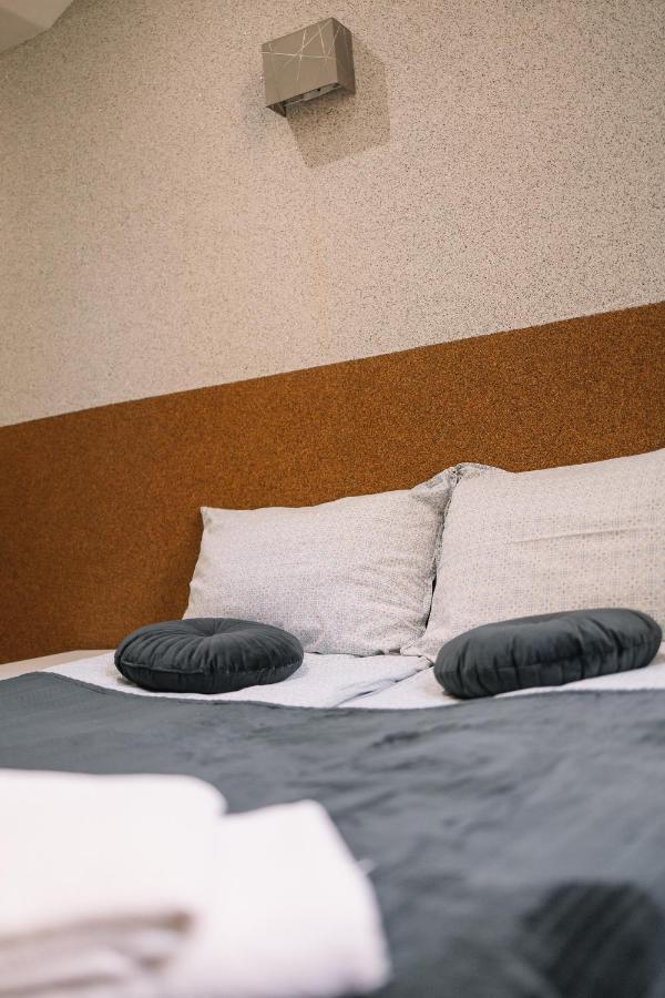 West13 Guest Rooms Красков Екстериор снимка