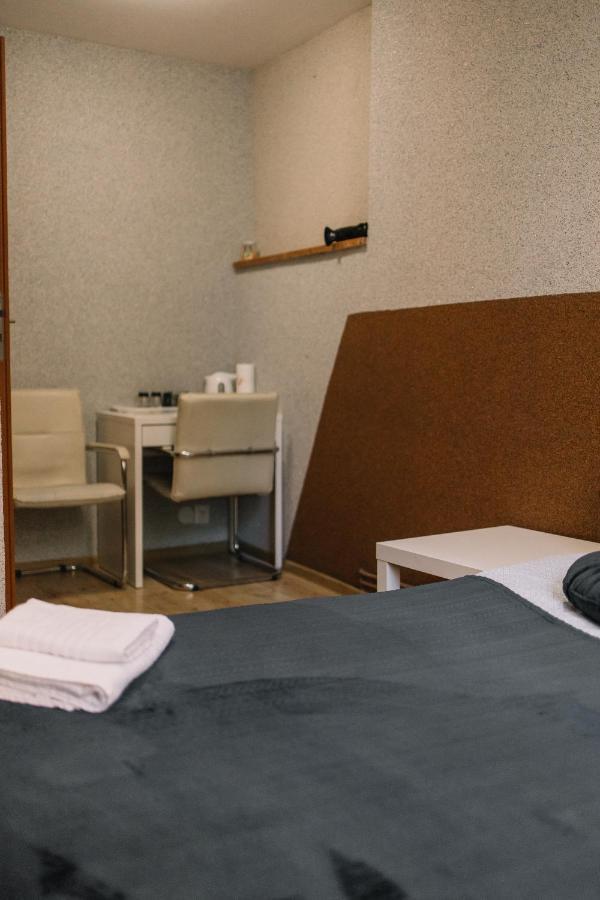 West13 Guest Rooms Красков Екстериор снимка